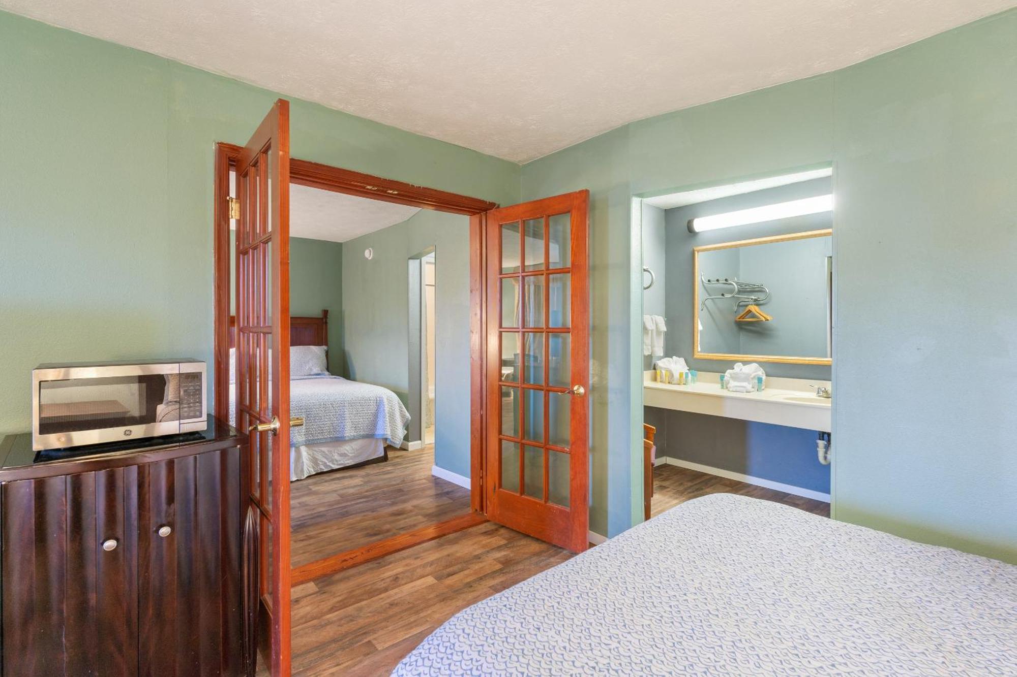 Williamsburg Suites エクステリア 写真
